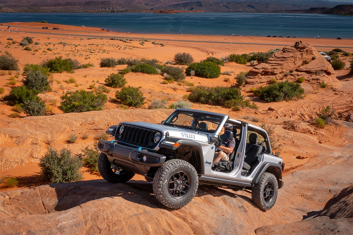 2024 Jeep Wrangler vs. Wrangler 4xe Image 02